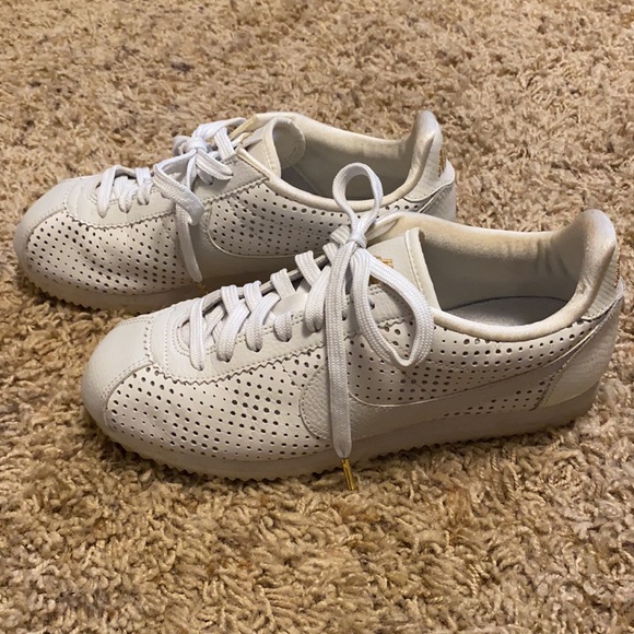 Nikes - Picture 2 of 4